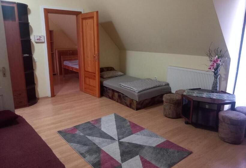 Апартаменты 2 Спальни, Forrás Vendégház