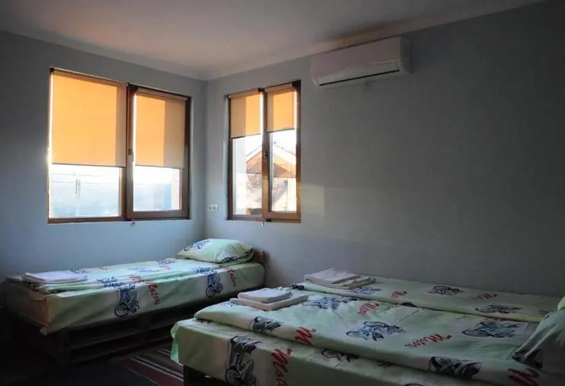 バスルーム共有のトリプルスタンダード, Vedra Guest House