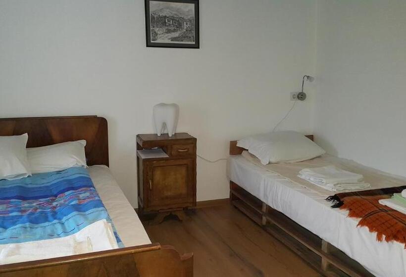 标准三人间共用浴室, Vedra Guest House