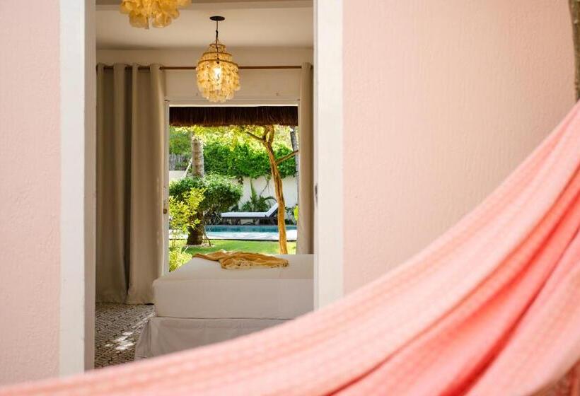 اتاق استاندارد سه تخته با چشم‌انداز استخر, Casa Elea