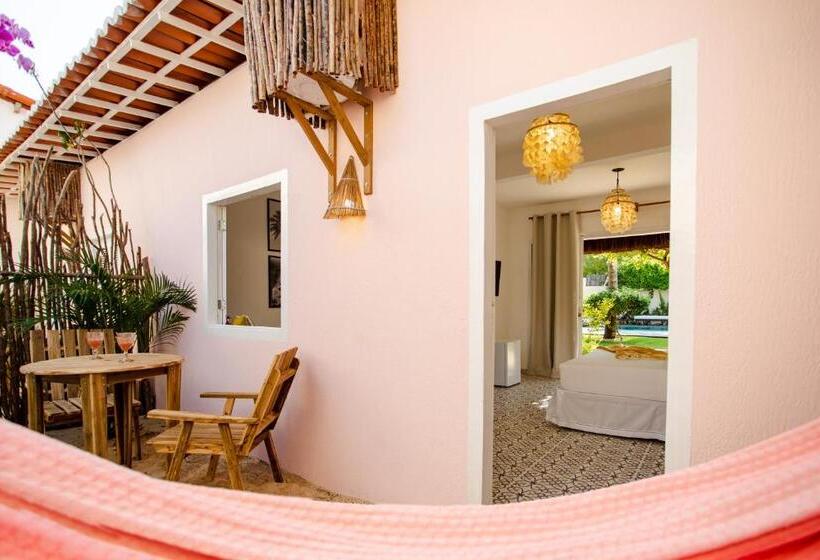 اتاق استاندارد سه تخته با چشم‌انداز استخر, Casa Elea