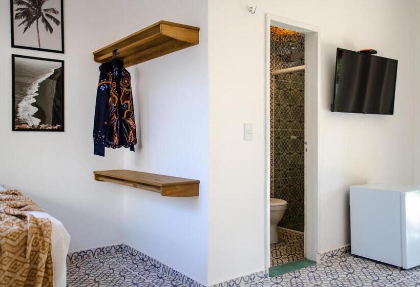 اتاق استاندارد سه تخته با چشم‌انداز استخر, Casa Elea