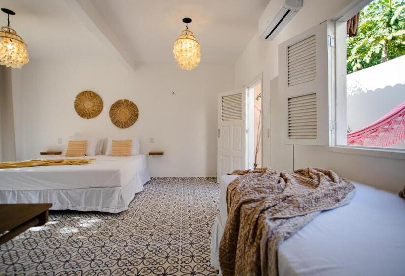 اتاق استاندارد سه تخته با چشم‌انداز استخر, Casa Elea