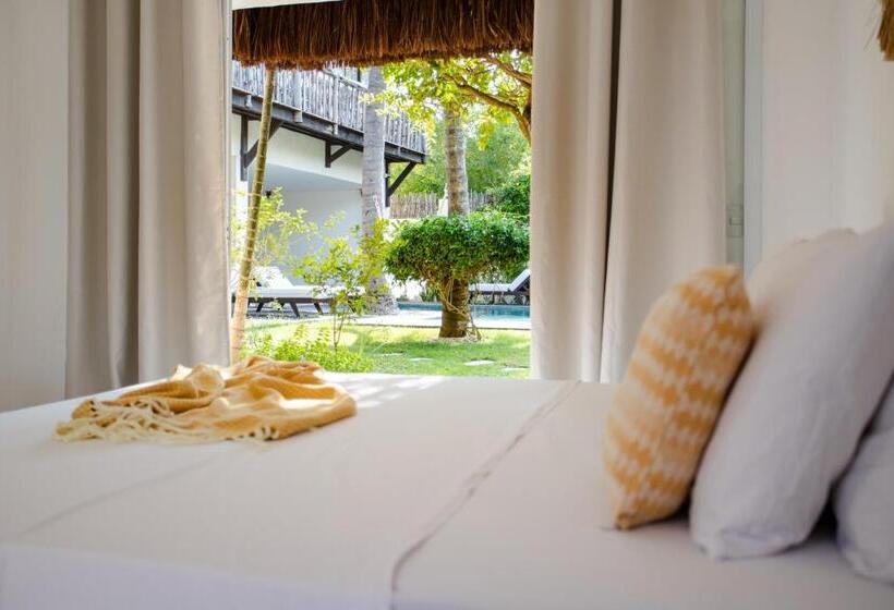 اتاق استاندارد سه تخته با چشم‌انداز استخر, Casa Elea