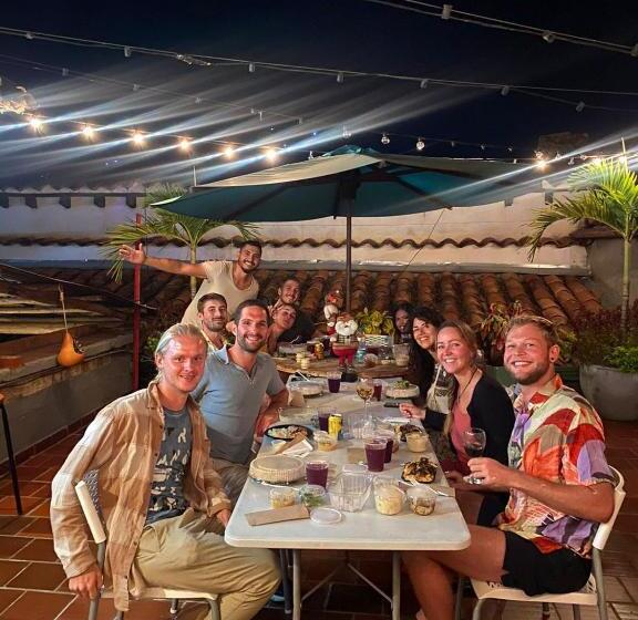 בקתת חדר, Traveler Hostel