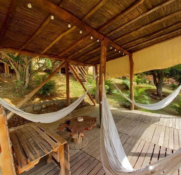 בקתת חדר, Traveler Hostel