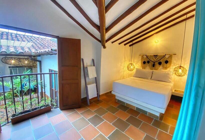 חדר סטנדרט עם מרפסת, Traveler Hostel