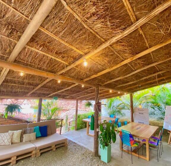 Шале 1 Спальня, Traveler Hostel