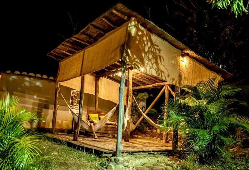 בקתת חדר, Traveler Hostel