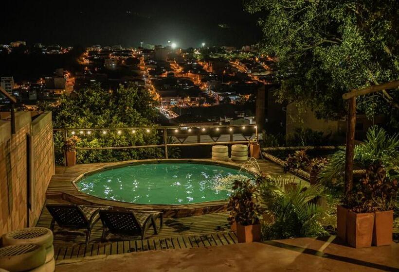 בקתת חדר, Traveler Hostel