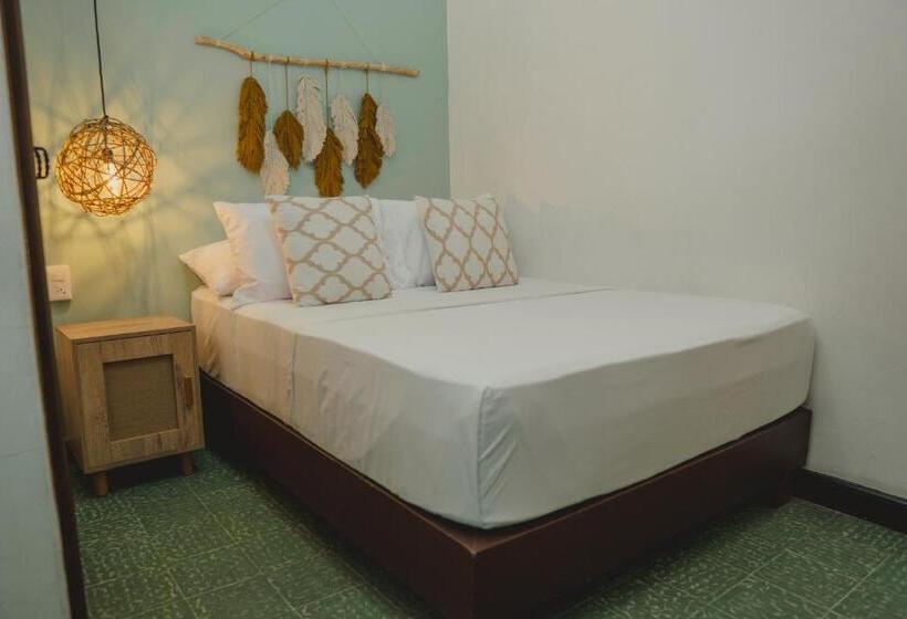Номер Стандарт Совместная Ванная, Traveler Hostel