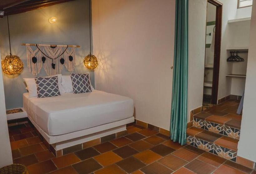 חדר סטנדרט עם מרפסת, Traveler Hostel