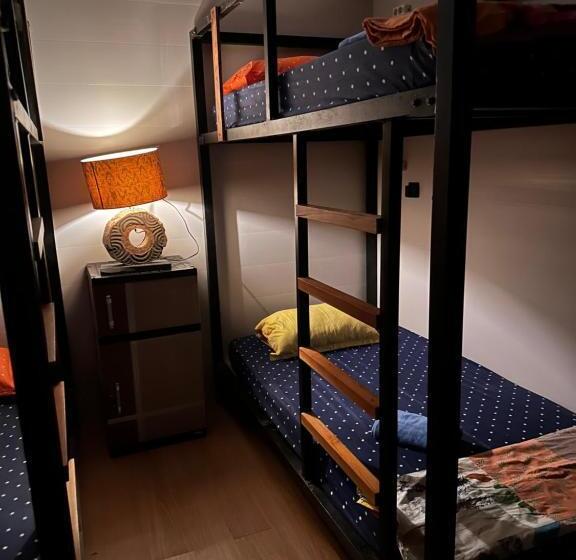 Кровать в Общей Комнате, Atlante Hostel