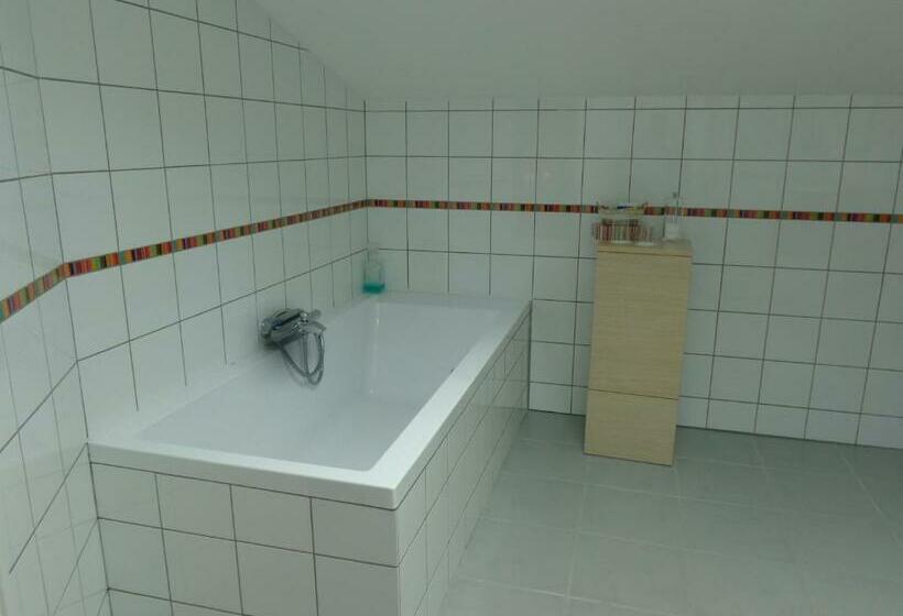 标准间, Au Bellefleur