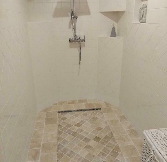 غرفة قياسية, Le Moulin Des Roses