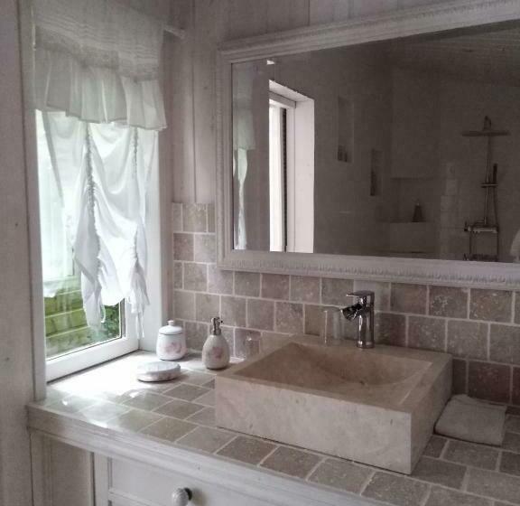 غرفة قياسية, Le Moulin Des Roses