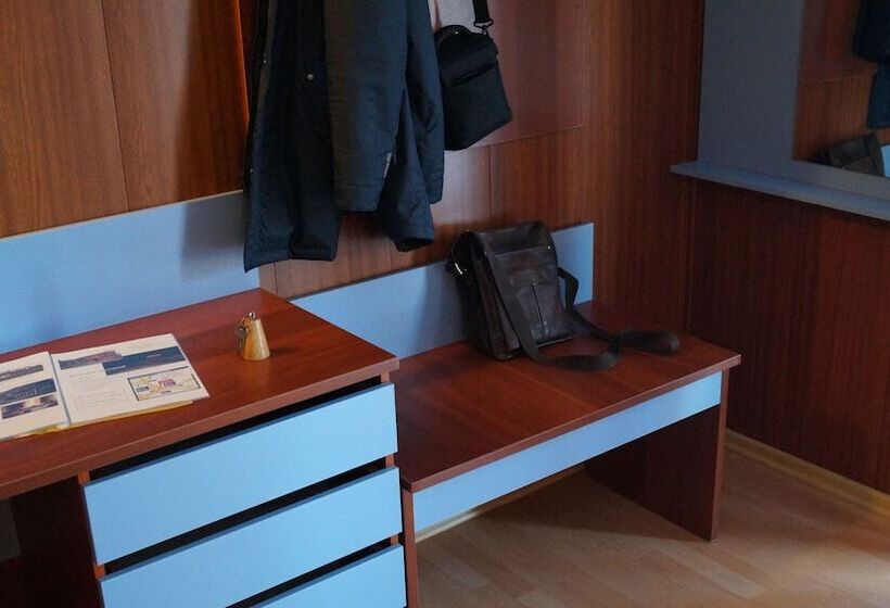 Номер Стандарт Трехместный, Motel Evrazia Bataysk