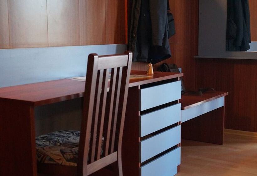 Номер Стандарт Трехместный, Motel Evrazia Bataysk