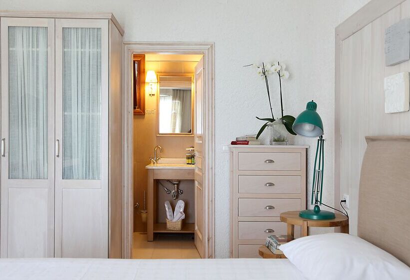 スイート, Skopelos Village