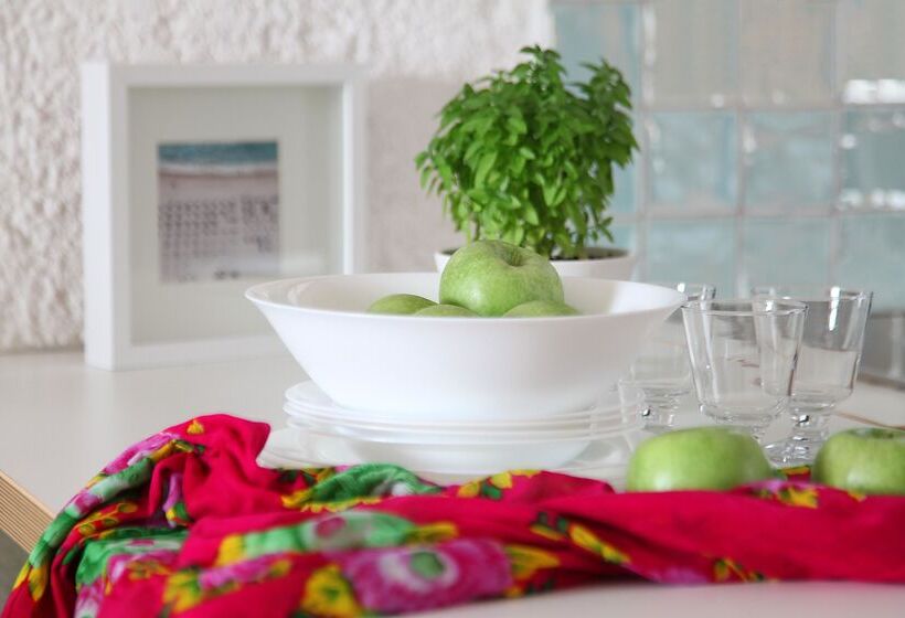 スイート, Skopelos Village