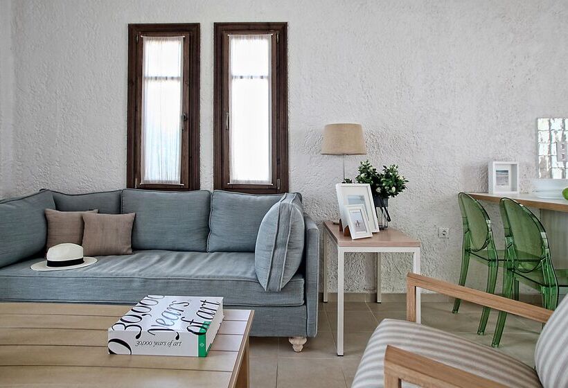 スイート, Skopelos Village