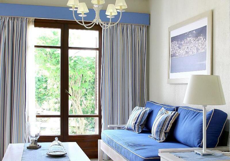 プールビュージュニアスイート, Skopelos Village