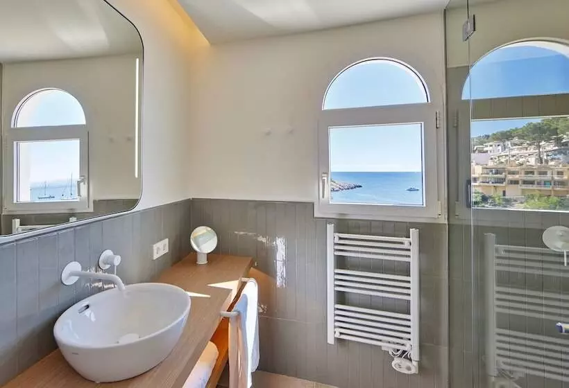 اتاق استاندارد با چشم‌انداز دریا, Universal Hotel Aquamarin