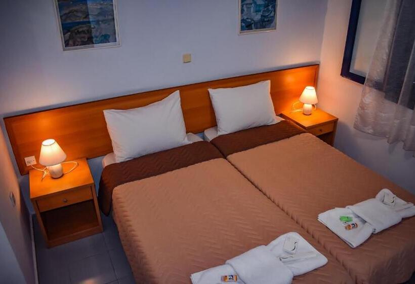 带花园景观及2个卧室的公寓, Govino Bay