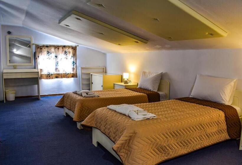 带花园景观及2个卧室的公寓, Govino Bay