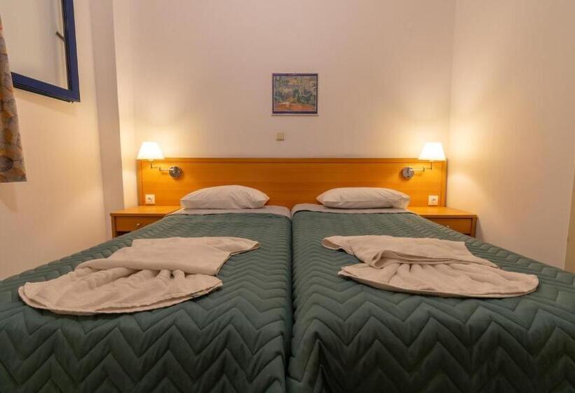 带花园景观和三个卧室的别墅, Govino Bay