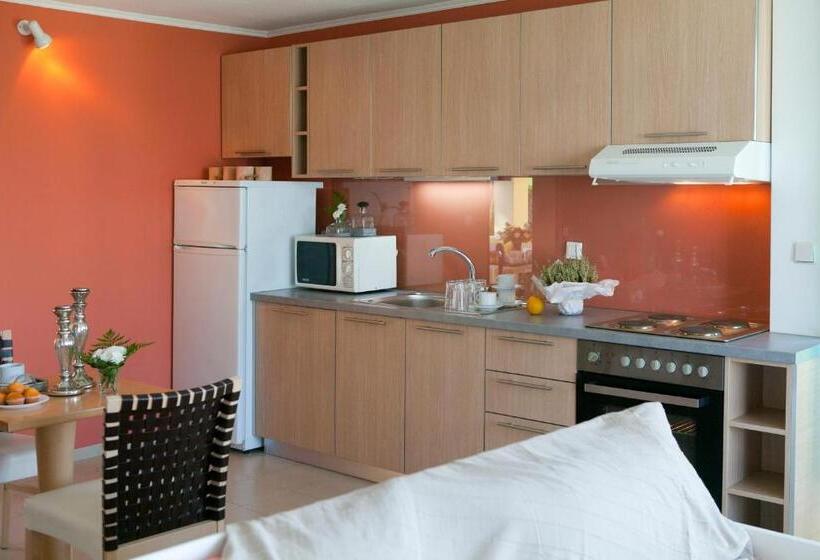 带花园景观和三个卧室的别墅, Govino Bay