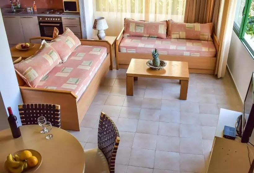 ویلای 3 خوابه با چشم‌انداز باغ, Govino Bay