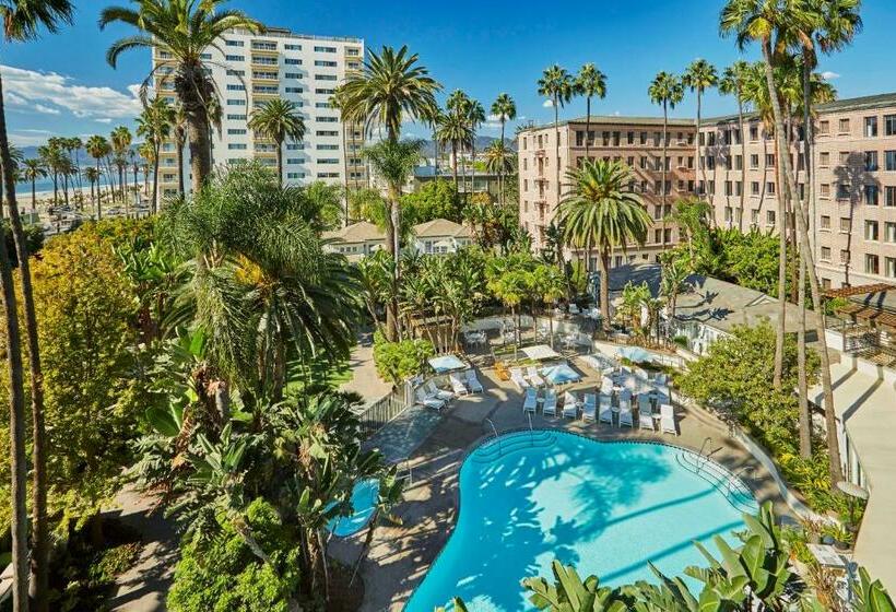 带大床的豪华间, Fairmont Miramar Hotel & Bungalows