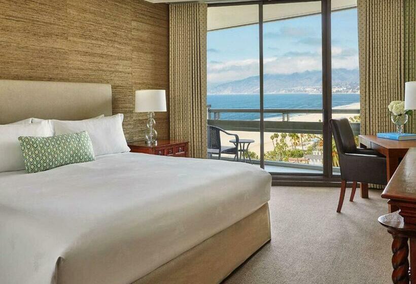 带大床的豪华间, Fairmont Miramar Hotel & Bungalows