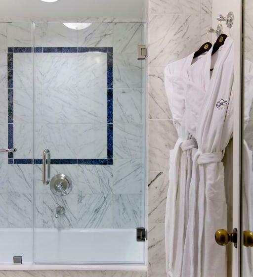 带2个双人床的标准工作室, Fairmont Miramar Hotel & Bungalows