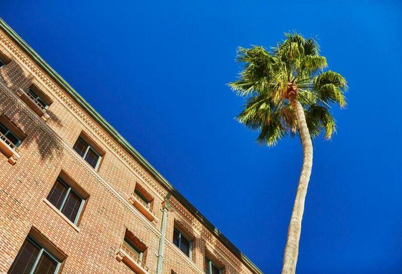 带2个双人床的标准工作室, Fairmont Miramar Hotel & Bungalows