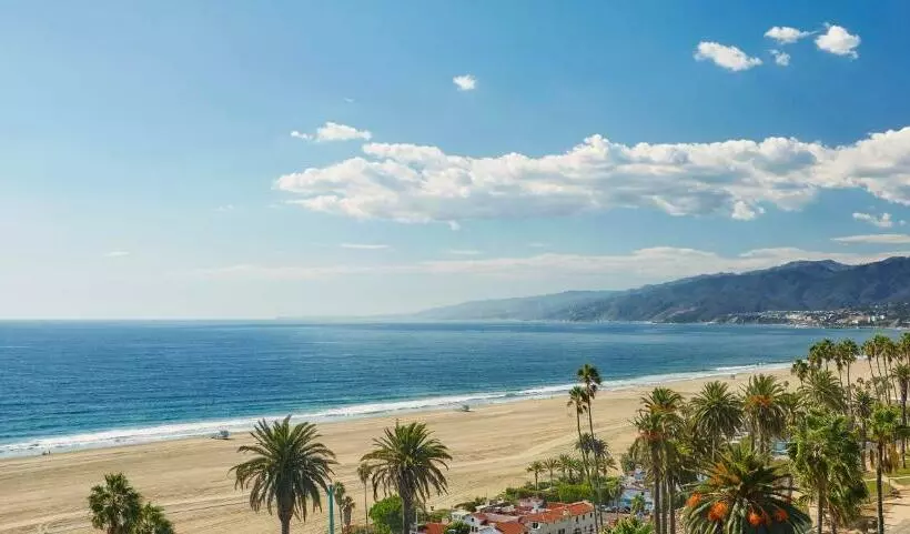 オーシャンビューのプレミアムルーム。, Fairmont Miramar Hotel & Bungalows