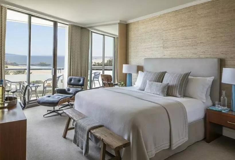 オーシャンビューのプレミアムルーム。, Fairmont Miramar Hotel & Bungalows