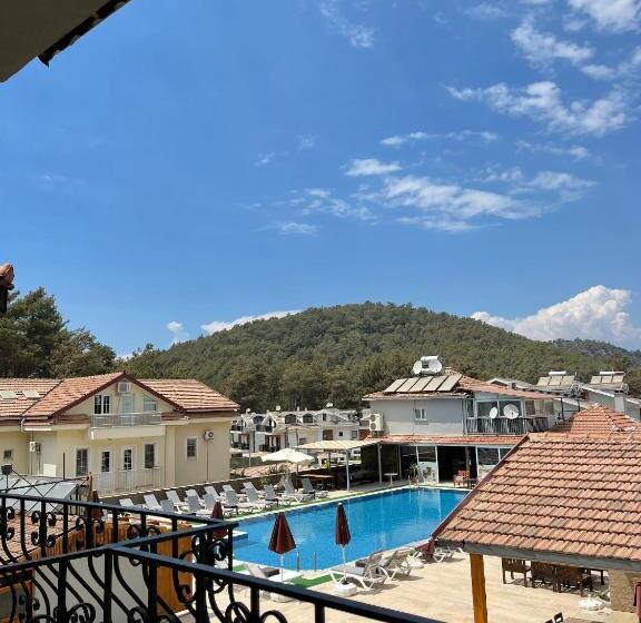 Quarto Estandar Vista Piscina, Carmina