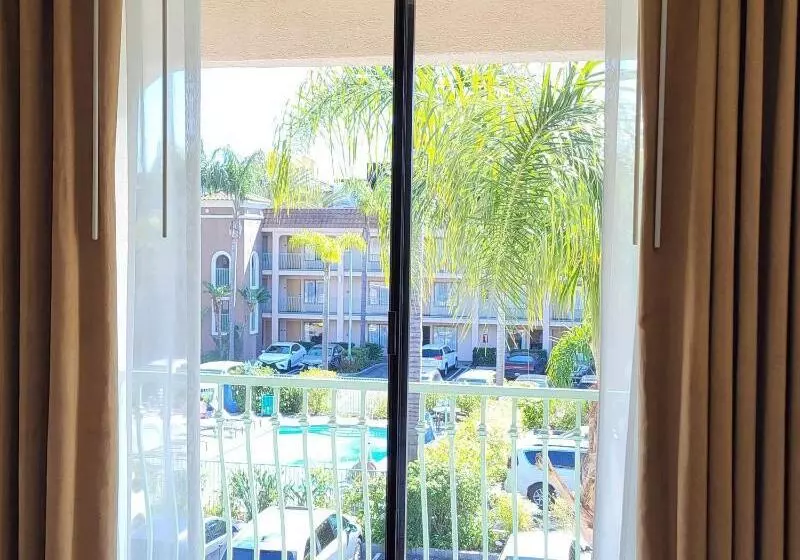 اتاق لوکس, Cortona Inn And Suites Anaheim Resort