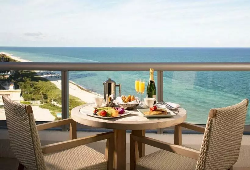 سوئیت جونیور با تخت بزرگ, Eden Roc Miami Beach