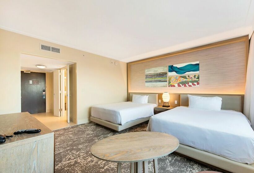اتاق پرمیوم, Eden Roc Miami Beach