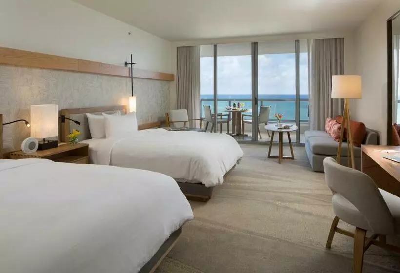 سوییت جونیور با چشم‌انداز دریا, Eden Roc Miami Beach