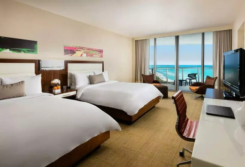 سوییت جونیور با چشم‌انداز دریا, Eden Roc Miami Beach