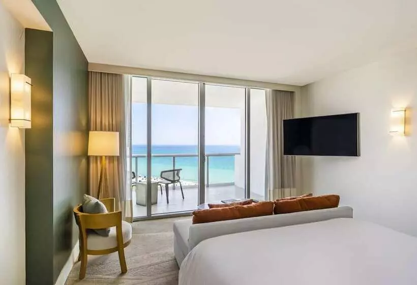 سوییت جونیور با چشم‌انداز دریا, Eden Roc Miami Beach