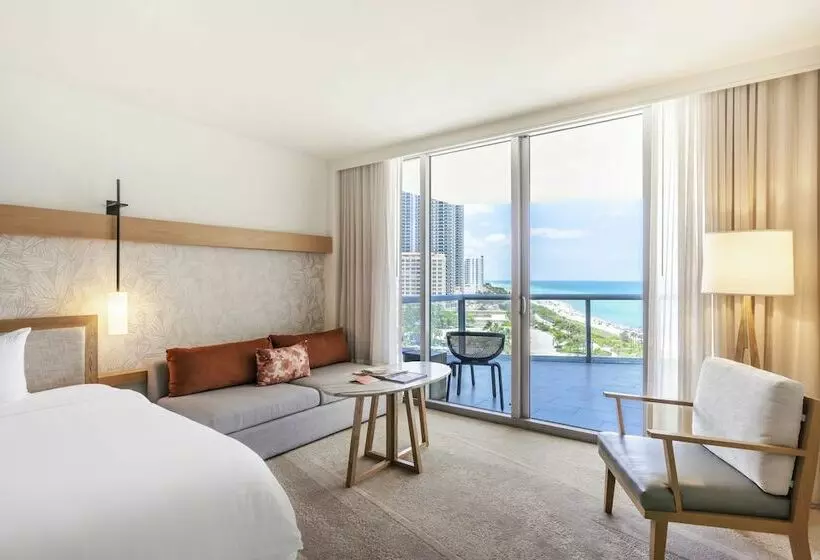 سوییت جونیور با چشم‌انداز دریا, Eden Roc Miami Beach