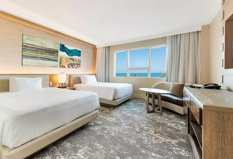 سوییت جونیور با چشم‌انداز دریا, Eden Roc Miami Beach