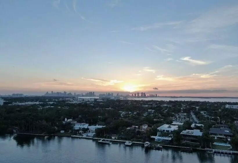 سوئیت پریمیوم, Eden Roc Miami Beach