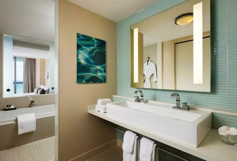 سوئیت با تخت بزرگ, Eden Roc Miami Beach