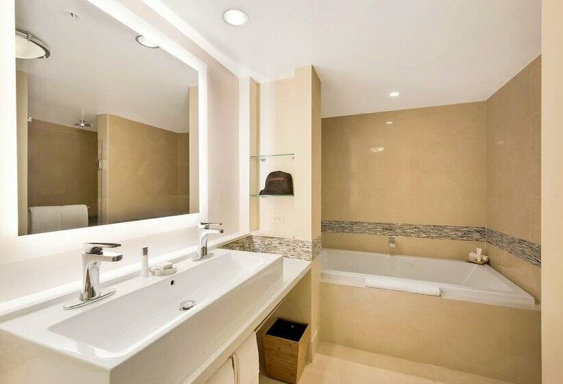 キングサイズベッドのスイートルーム, Eden Roc Miami Beach